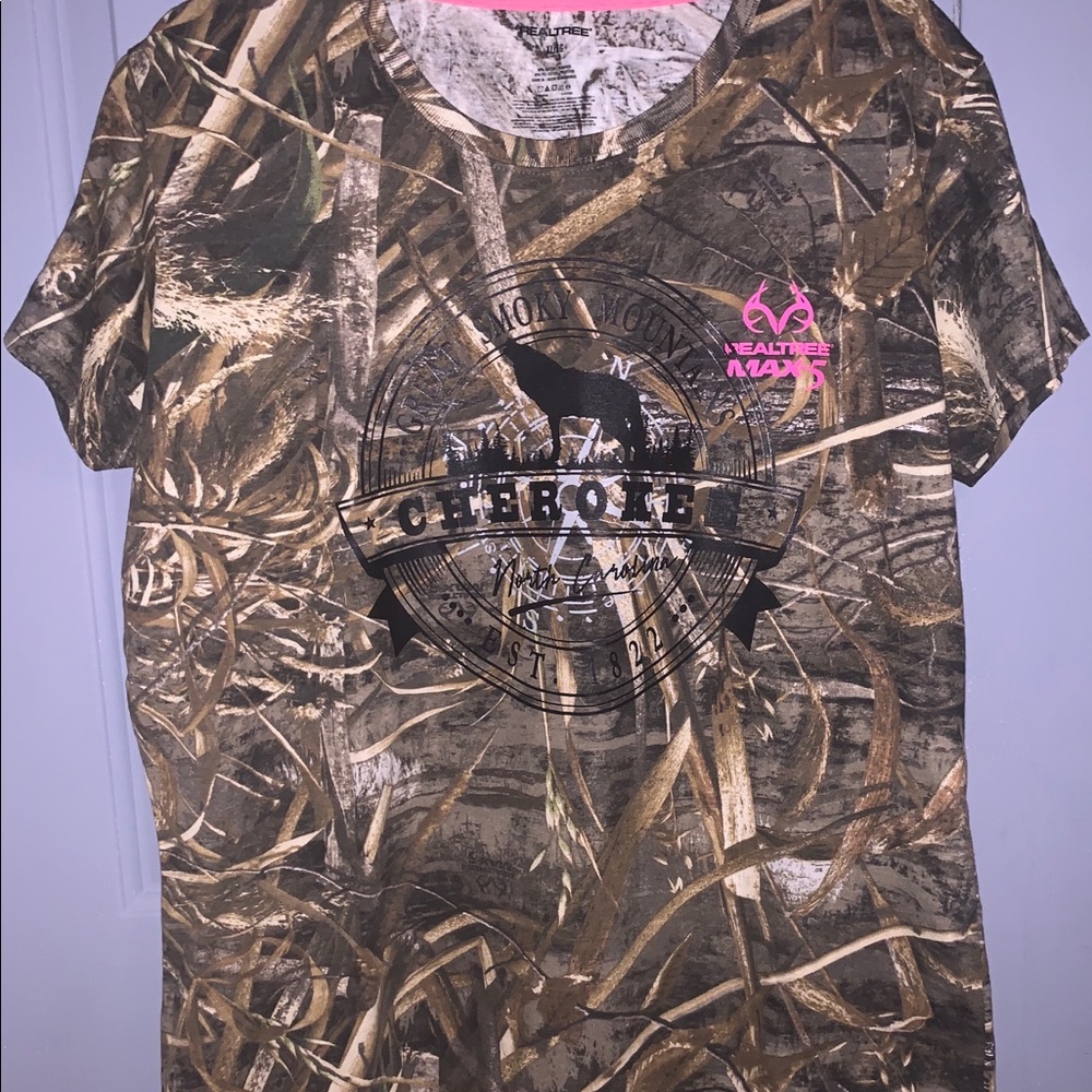 Realtree women’s camo tee